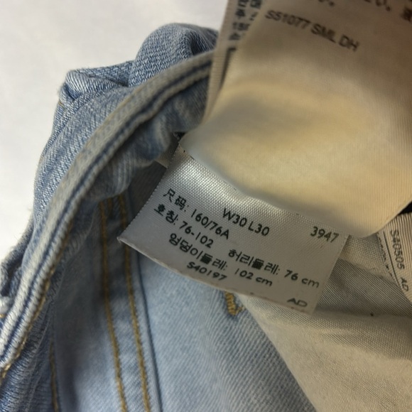 Levi’s Women's Light wash jeans - Picture 3 of 6